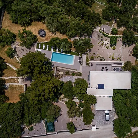 Mare Vista, Kastel Kambelovac Villa