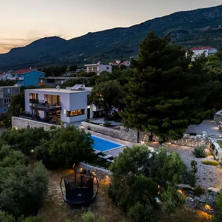 Villa Mare Vista, Kastel Kambelovac *