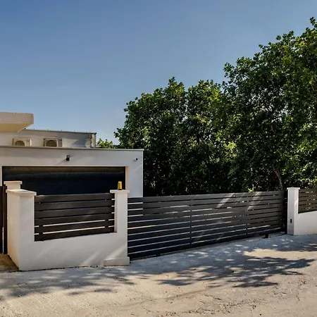 Mare Vista, Kastel Kambelovac Villa