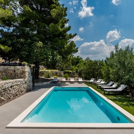 Mare Vista, Kastel Kambelovac Villa
